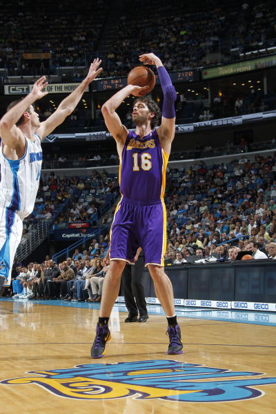 同时他也凭 同时他也凭