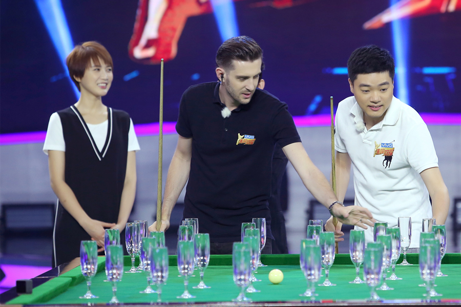 随着比赛进 随着比赛进