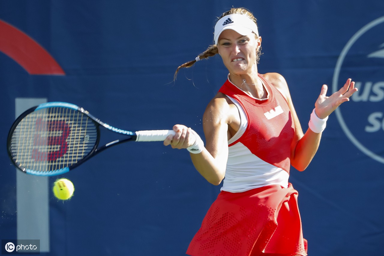 足球比赛中 足球比赛中