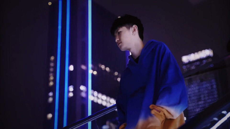 过持续的边 过持续的边